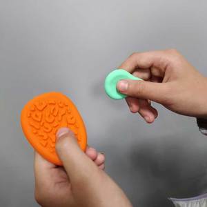 Paquete de 6 Juguetes Sensoriales Texturizados Suaves para Aliviar el Estrés en Niños con <span class=keywords><strong>Autismo</strong></span>, con <span class=keywords><strong>1</strong></span> Cordón Negro y <span class=keywords><strong>1</strong></span> Llavero - Product Image 5