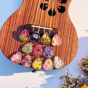 Guitar Pick in resina floreale personalizzata accessori per fiori di nascita reale regalo di compleanno per gli amanti della musica da donna - Product Image 3