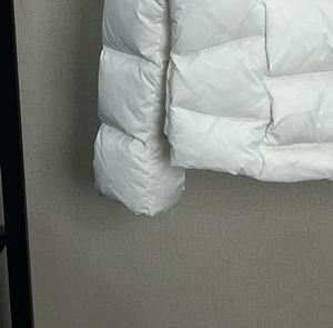 Vestes d'hiver pour hommes de marque en gros, de haute qualité, épaisses, chaudes, de couleur unie, à capuche, manteaux décontractés de luxe, vestes en duvet pour hommes - Product Image 4