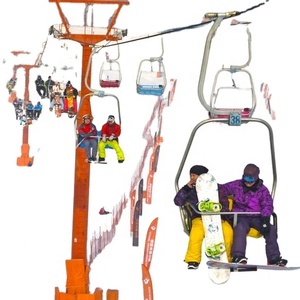 Teleférico telesilla con dos asientos para dos personas, una silla en la estación de esquí - Product Image 1