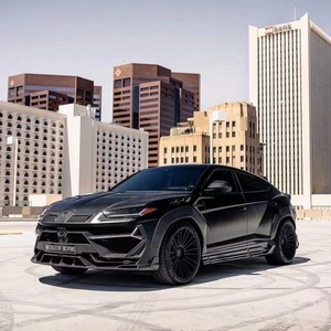 Kit carrosserie en fibre de carbone de style KH entièrement nouveau pour Lamborghini Urus, comprenant lèvre avant, jupes latérales, diffuseur, spoiler, extension d'ailes et capot. - Product Image 3