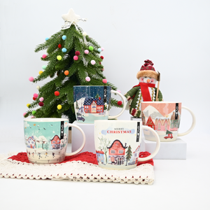 Tasses à café en céramique de boule à neige de haute qualité en gros d'usine belle tasse de Noël avec la conception de boule à neige - Product Image 1