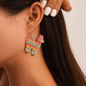 Nuevos pendientes acrílicos ecológicos, bonitos pendientes colgantes de alpaca de colores de dibujos animados europeos y americanos para venta al por mayor - Product Image 2