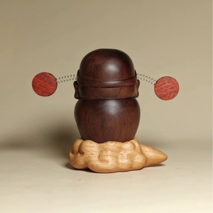 Adorno de escritorio de madera de nogal con relieve tallado del Dios de la Riqueza, regalo dinámico de bendición para el hogar, oficina, decoración de Año Nuevo Chino - Product Image 3