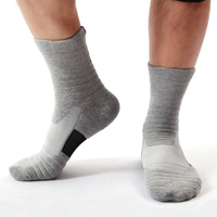 Chaussettes de sport logo personnalisé brodé Gym Athletic Sneaker Chaussettes Hommes Chaussettes de sport Trainers Elite Chaussettes de basket-ball