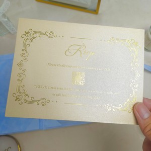 Invitaciones de Boda Elegantes en Terciopelo Azul Cielo Personalizadas, Invitaciones de Acrílico Transparente con Lámina Dorada y Tarjetas RSVP con Código QR - Product Image 3