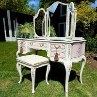 Ensemble coiffeuse OEM personnalisé blanc européen sculpté avec miroir lumineux intelligent, table de maquillage vintage avec rangement, luxe pour chambre de princesse
