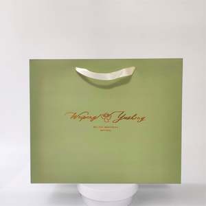 Bolsa de Papel Grande Personalizada KM, Color Verde Oscuro, con Asas de Cinta, Estampado Dorado, Cartón para Promociones - Product Image 4