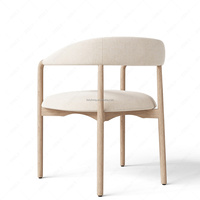Fauteuil rembourré de luxe FERLY avec accoudoirs recouverts de tissu et accents en laiton pour une salle à manger élégante