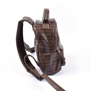 حقيبة ظهر نسائية كلاسيكية من جلد البولي يوريثان، حقيبة ظهر نسائية بسعة كبيرة، حقيبة كتف - Product Image 3