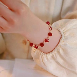 จิงเซอร์เรน บูติก สร้อยข้อมือหินอาเกตสีแดงลายหญ้ามงคล สร้อยข้อมือคู่สีขาวสำหรับผู้หญิง ของขวัญสำหรับแฟนสาว - Product Image 2