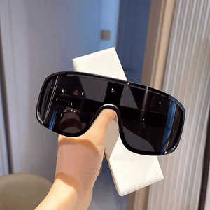 แว่นตาปั่นจักรยานแบบเต็มขอบทรงกลมโพลีคาร์บอเนต UV400 แว่นตากีฬากันลมสำหรับผู้ชายสำหรับกิจกรรมกลางแจ้ง - Product Image 1