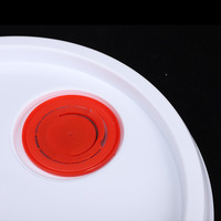 Échantillon gratuit UCAN : Bec verseur et bouchon anti-déversement en plastique PE de 60 mm avec options multicolores pour bidons d'huile (personnalisable)