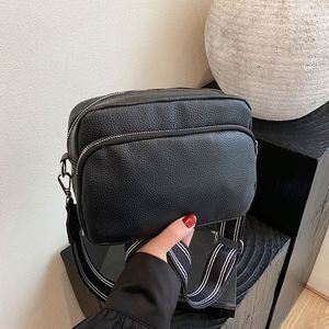 กระเป๋าสะพายไหล่หนัง PU สะพายข้างสำหรับผู้หญิงความจุขนาดใหญ่พร้อมซิปปิดกระเป๋าใส่โทรศัพท์ขนาดเล็ก - Product Image 5