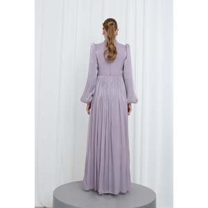 Vestido de noche elegante plisado de manga larga para mujer Puane con cinturón y adornos de piedras para ocasiones especiales - Lila - Product Image 5