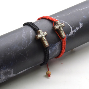 Bracelet chapelet croix réglable tissé en <span class=keywords><strong>corde</strong></span> rouge et noire en alliage <span class=keywords><strong>KOMI</strong></span> - Product Image 2