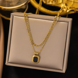 <span class=keywords><strong>Prix</strong></span> usine femmes accessoires bijoux chaîne de fer alliage noir carré pendentif multicouche lumière collier chaîne pour mariage - Product Image 1