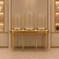 Ensemble de table de présentation de bijoux sur mesure, dôme en verre arqué, métal doré, projecteurs LED pour boutique de bijoux haut de gamme