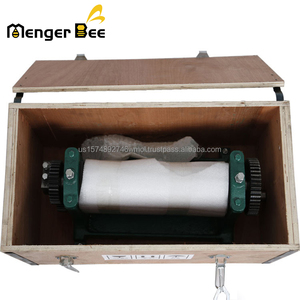 เครื่องทำรังผึ้งแบบแมนนวล รุ่น MengerBee M310E ทำจากอลูมิเนียมอัลลอยด์ พร้อมลูกกลิ้งกดขึ้นรูปแผ่นรังผึ้ง ขนาด 5.4/4.9 มม. - Product Image 4