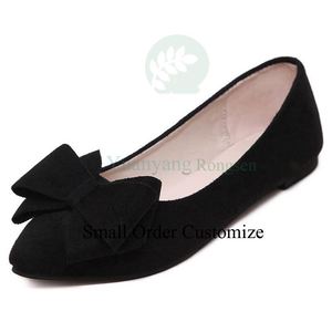 Scarpe basse con punta quadrata in pelle verniciata stile europeo e americano, con fibbia quadrata in metallo e scollo basso - Product Image 1
