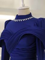 Élégante Robe Jalabiya de Dubaï 2026, Robe de Soirée Modeste pour l'Aïd avec Détail de Col en Satin Bleu et Manches Ornées de Cristaux Ramanda