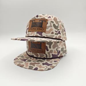 Gorra de béisbol unisex Richardson 256 sin estructura de 5 paneles con parche tejido personalizado en blanco, gorra trucker de verano con cuerda y cierre snapback - Product Image 1