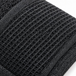 Gants de gardien de but en maille respirante noire avec sangle de poignet réglable pour un usage unisexe - Product Image 2