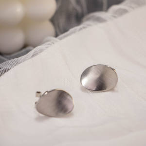 Boucles d'oreilles créoles classiques en argent 925 inaltérable haut de gamme pour femmes et enfants, style bohème, design brossé tendance pour les fêtes, bon prix - Product Image 5