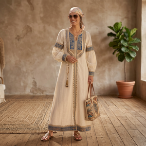 Robe longue bohème à col en V avec broderie en dentelle, manches trois quarts, coupe classique, taille naturelle, écologique, décontractée et élégante en coton pour l'été - Product Image 1