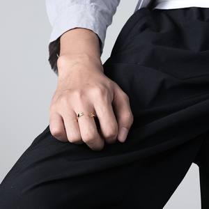 Anillo Minimalista de Acero de Titanio con Forma de Tijera y Signo V, Unisex, para Uso Diario - Product Image 3