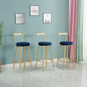 Silla de Bar giratoria de cuero dorado de lujo moderna, muebles de mostrador nórdico <span class=keywords><strong>para</strong></span> comedor, taburete de <span class=keywords><strong>cocina</strong></span> alto <span class=keywords><strong>con</strong></span> <span class=keywords><strong>mesa</strong></span> de bar - Product Image 4