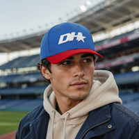 Gorra de béisbol blanca de 6 paneles personalizada con logo bordado para agente inmobiliario, estructurada, estilo papá, ajustable, con hebilla de cobre dorado, de sarga, étnica y deportiva.