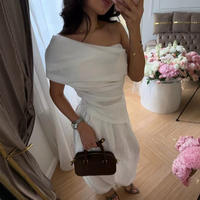 Ensemble décontracté en lin pour femme, collection Printemps 2027 : Haut uni drapé à épaules dénudées et pantalon harem large à revers élastiques – Tenue tendance