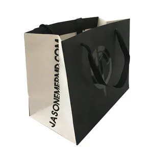 Proveedor China de encargo de estampado en caliente logotipo impreso de lujo bolsas de papel de regalo con cinta Manijas para tienda de venta al por menor de