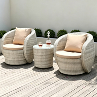 Vente en gros usine : Ensemble de mobilier de jardin en rotin pour terrasse et cour, comprenant canapé et table basse, idéal pour projets hôteliers et villas
