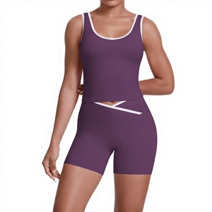 Conjunto de yoga de cintura alta con espalda cruzada para mujer - Sujetador deportivo y shorts transpirables sin costuras, ecológicos, con logo frontal y elasticidad en cuatro direcciones - Product Image 3