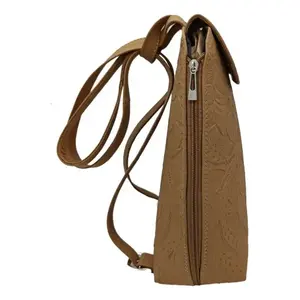 Mochila de Viaje Fana Valentina Camel de Cuero Grabado, 5L, Unisex, Estilo Bohemio, Cierre con Cordón - Product Image 4
