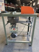 Taglierina per Profili in Alluminio Industriale Multifunzione con Motore da 1.5KW/2.2KW, Superficie di Lavoro ad Alta Precisione 610x750mm per Porte