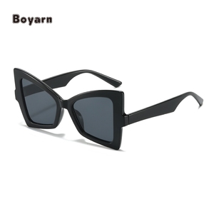 Fábrica al por mayor triángulo marco ojo de gato gafas de sol mujeres hombres moda mariposa diseño gafas doble Color degradado gafas de sol - Product Image 5