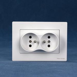 Panel Táctil de PC Ignífugo de Diseño Moderno, Enchufe de Pared Francés Empotrado de Doble Salida con Estándar Europeo, 2 Tomas de Corriente, IP20 - Product Image 4