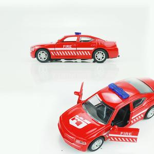 Voiture miniature en métal pour enfants 1/32 Portes ouvrables Mini voiture en alliage Tirer en arrière Taxi Police Ambulance Véhicule - Product Image 3