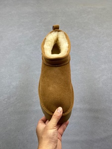 รองเท้าบูทแฟชั่นสำหรับผู้หญิงรุ่น USSG คุณภาพสูง เหมาะสำหรับใส่กลางแจ้ง ให้ความอบอุ่นในฤดูหนาว และเหมาะสำหรับสภาพอากาศที่มีหิมะตก - Product Image 4