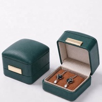 Boîte à bijoux en cuir PU avec logo personnalisé, boîte cadeau Cartier, boîte à anneaux rouge, boîte à colliers, boîte à bracelets, boîte à boucles d'oreilles, ensemble d'emballage de bijoux de luxe