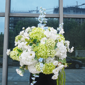 Hot Selling <b>Artificial</b> Flowers Green Plants and white Wedding Centerpiece Flower Balls for Christmas Wedding Decoration - Product Image 1