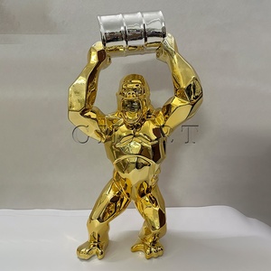 Estatua de Gorila Rey Boxeador Pintada a Mano en Cromo Dorado, Escultura de Orangután Geométrico con Corazón, Arte Pop - Product Image 3