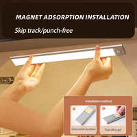 Lampe de nuit à détecteur de mouvement magnétique rechargeable par USB, design moderne, utilisation en vitrine, éclairage de placard, éclairage LED sous armoire