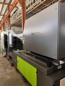 เครื่องฉีดพลาสติกไฮดรอลิกแนวนอนความเร็วสูง YIZUMI FF240 ขนาด 240 ตัน พร้อมเซอร์โวมอเตอร์ ปั๊ม PLC - Product Image 6