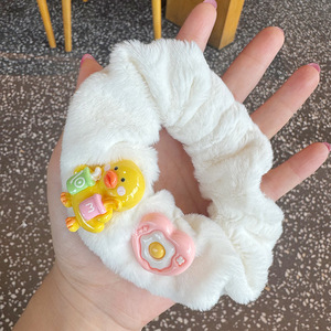 La linda diadema de felpa con diseño de patito es adecuada para niñas con coletas largas. - Product Image 3