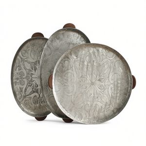 2 pièces de plateaux de service ovales en métal avec poignées, design artisanal moderne en métal, motif abstrait, utilisation hôtelière, plateau décoratif - Product Image 1