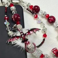 Breloque de téléphone Dragon à ailes rouges et duveteuses, ornée de strass et de perles, avec cordon de poignet pour sac, bijou artisanal pour femme, cadeau